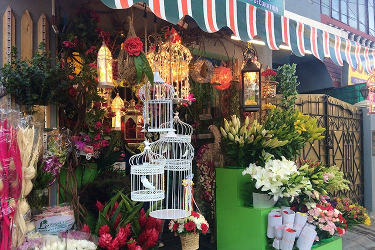 Floristry,Floral design,Flower Arranging,Building,Retail,Flower,Plant,Selling,Marketplace,Cut flowers