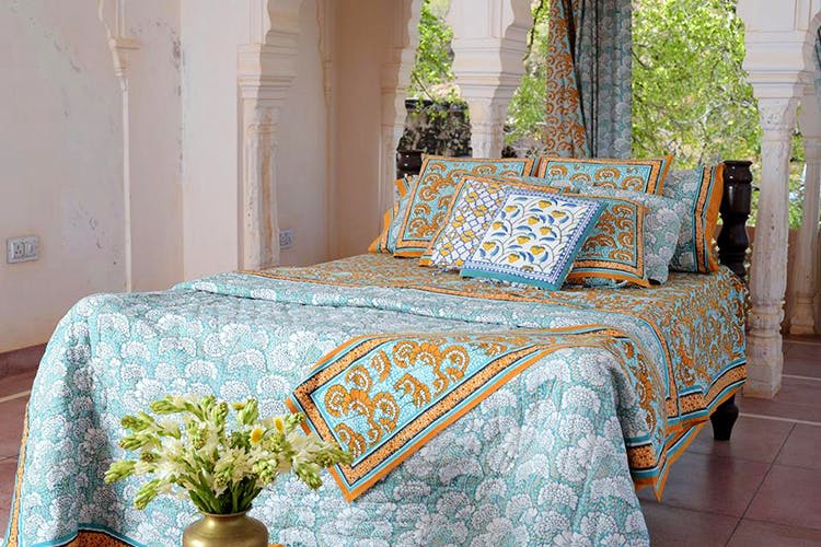 Bed sheet,Bedding,Bedroom,Bed,Furniture,Room,Duvet cover,Textile,Property,Bed frame