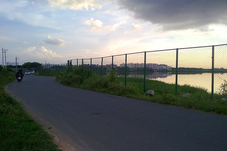 Asphalt,Road,Sky,Fence,Morning,Road surface,Lane,Guard rail,Cloud,Thoroughfare