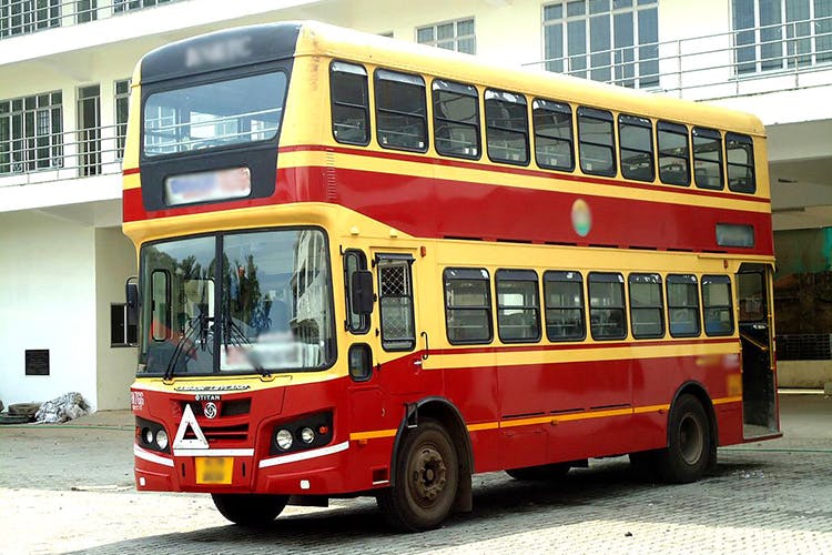 Land vehicle,Bus,Vehicle,Transport,Mode of transport,Motor vehicle,Public transport,Double-decker bus,Car,Lane
