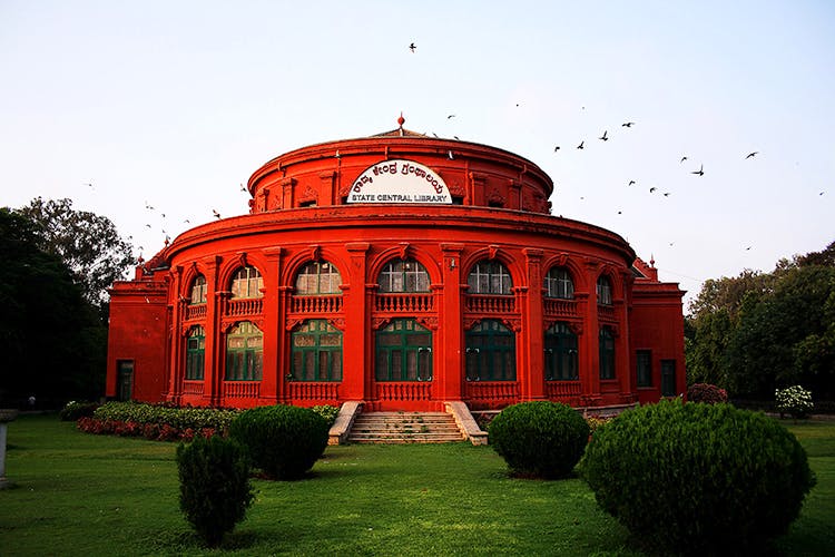 Dome,Landmark,Building,Dome,Estate,Architecture,Botany,Grass,House,Sky