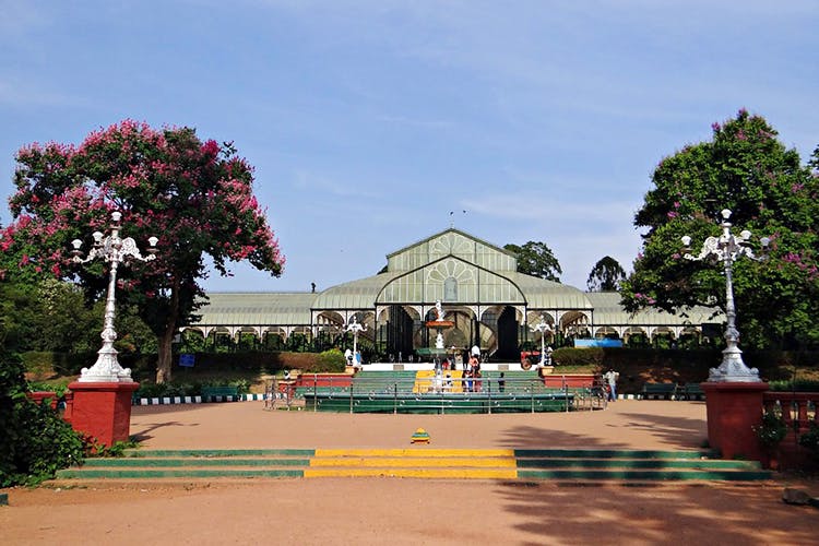 Building,Tree,Architecture,Temple,Tourist attraction,Gazebo