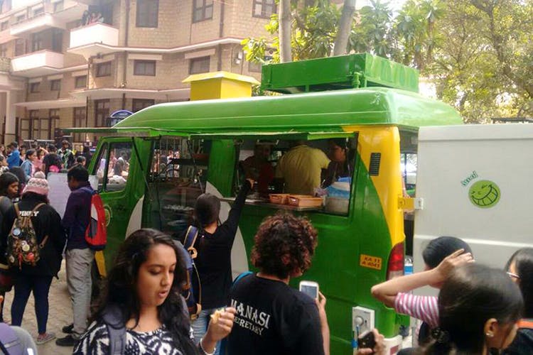 Green,Transport,Crowd,Vehicle,Food truck,Mode of transport,Event,Truck,Street food,Tourism