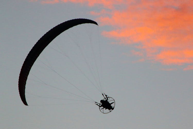 Paragliding,Air sports,Parachute,Sky,Parachuting,Powered paragliding,Windsports,Cloud,Extreme sport,Paratrooper