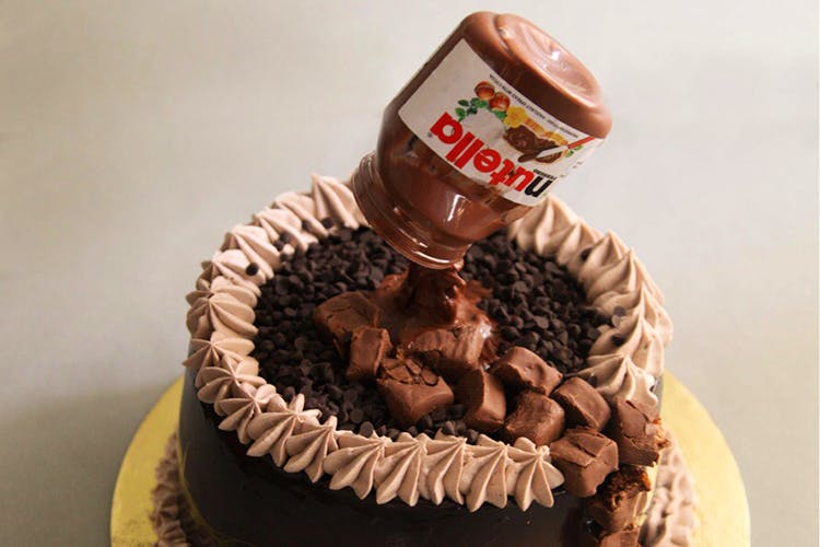 Minnie mouse Gravity Cake | Gravity cake, Anti gravity cake, Skittles cake