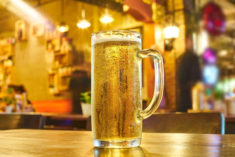 Beer glass,Drink,Beer,Alcoholic beverage,Beer stein,Pint glass,Drinkware,Pint,Mug,Lager