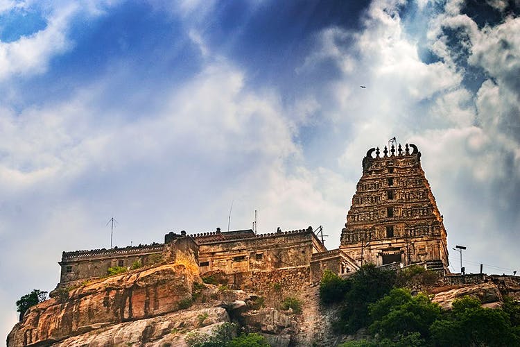 Sky,Landmark,Cloud,Historic site,Ruins,Archaeological site,Ancient history,Wall,Building,Fortification