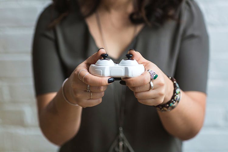 Skin,Hand,Arm,Nail,Finger,Wrist,Joint,Technology,Neck,Fashion accessory