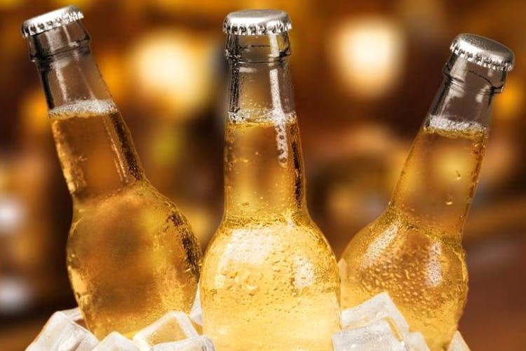 Bottle,Glass bottle,Drink,Alcohol,Beer bottle,Alcoholic beverage,Beer,Ice beer,Distilled beverage,Drinkware