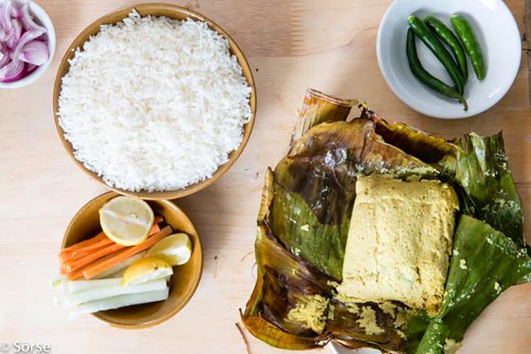 Dish,Food,Cuisine,Ingredient,Steamed rice,Comfort food,Leaf,Produce,Rice,Nasi liwet