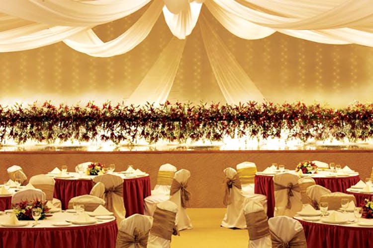 Decoration,Function hall,Wedding banquet,Event,Banquet,Wedding reception,Textile,Ballroom,Conference hall,Party