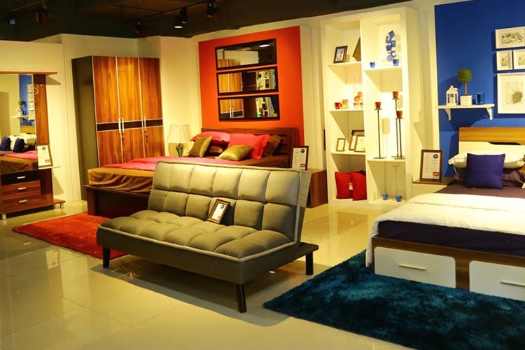 Furniture,Living room,Room,Interior design,Couch,Property,Bedroom,Wall,Building,Floor