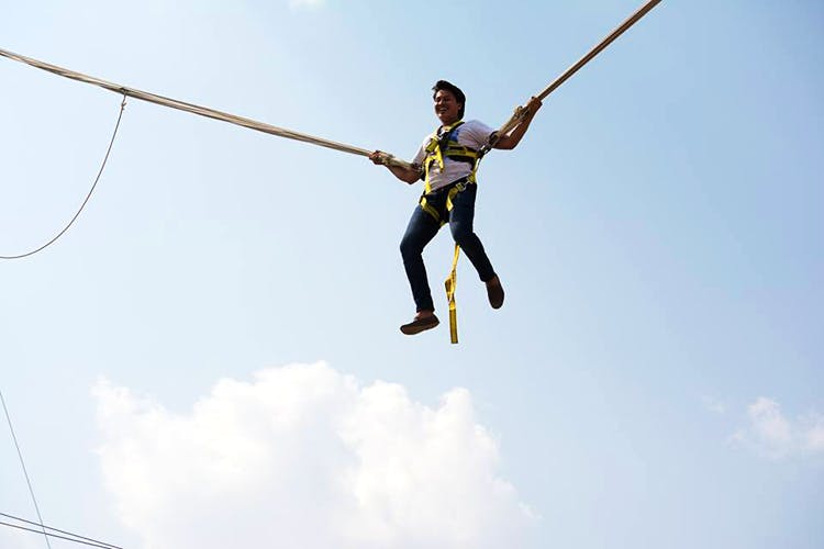 Jumping,Adventure,Bungee jumping,Recreation,Stunt performer,Pole vault,Bungee cord,Rope,Sports,Exercise