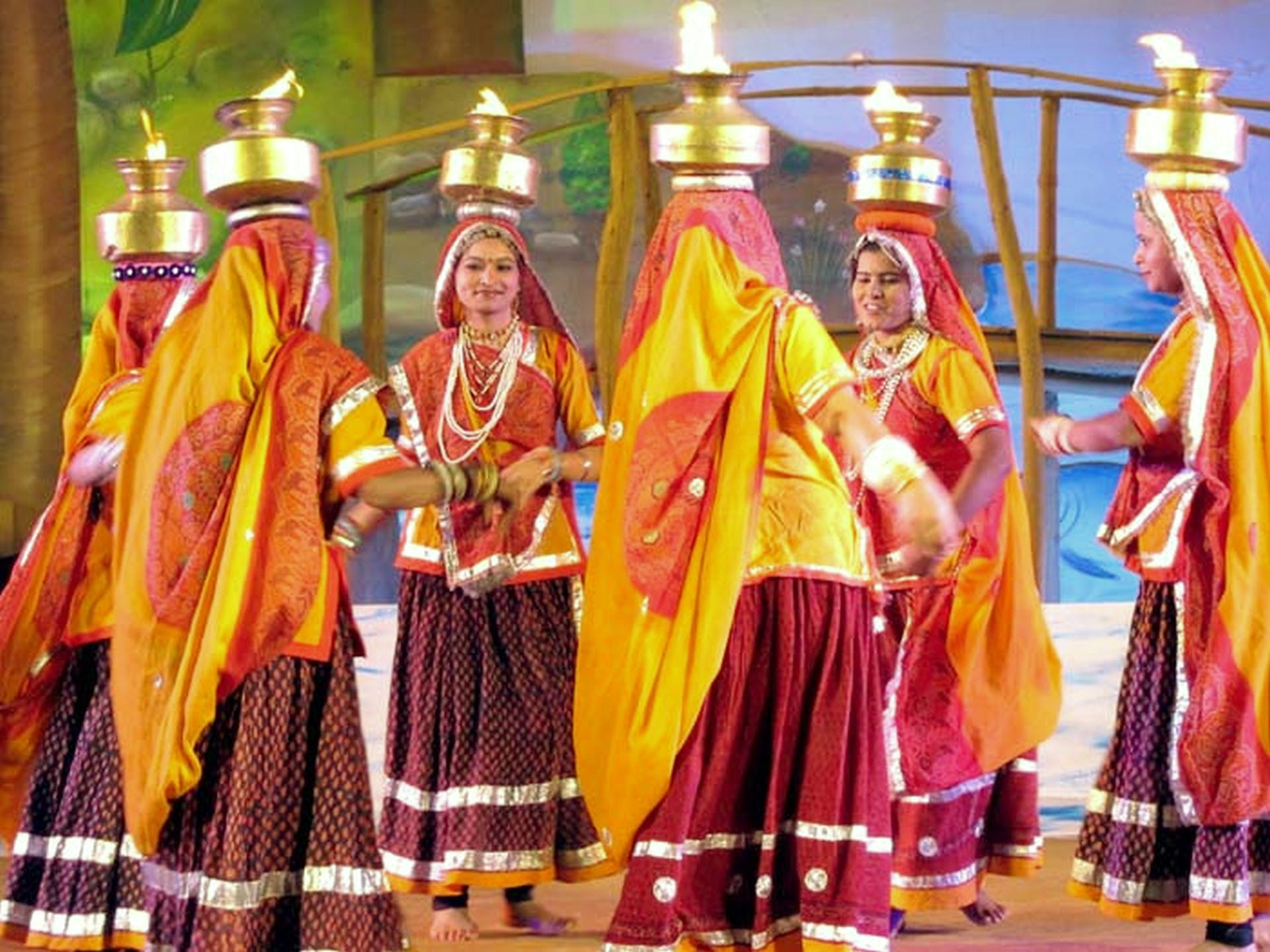 Folk dance,Tradition,Event,Dance,Performing arts,Performance,Dancer