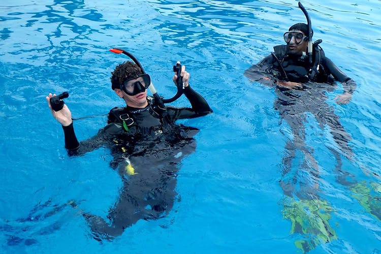 Scuba diving,Diving equipment,Divemaster,Snorkeling,Recreation,Underwater diving,Outdoor recreation,Diving mask,Swimming,Water