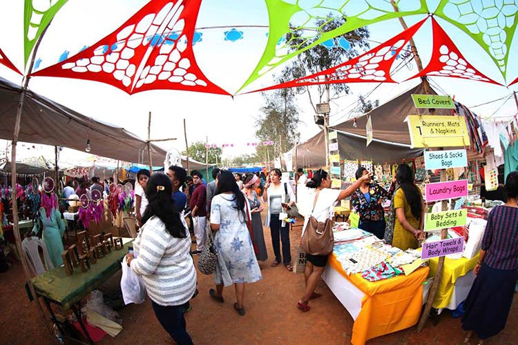 Marketplace,Public space,Community,Fair,Event,Market,Bazaar,Crowd,Festival,Adaptation