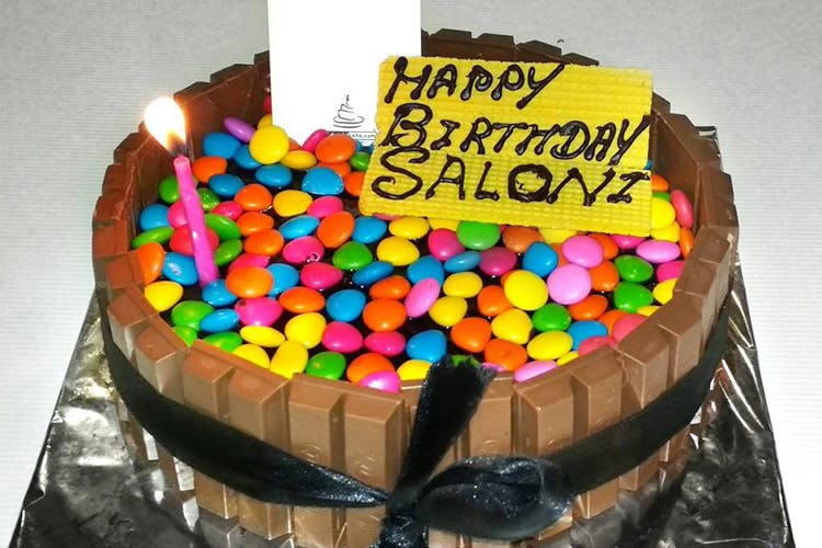 Cake,Food,Sweetness,Birthday cake,Chocolate cake,Dessert,Cake decorating,Buttercream,Baked goods,Pasteles