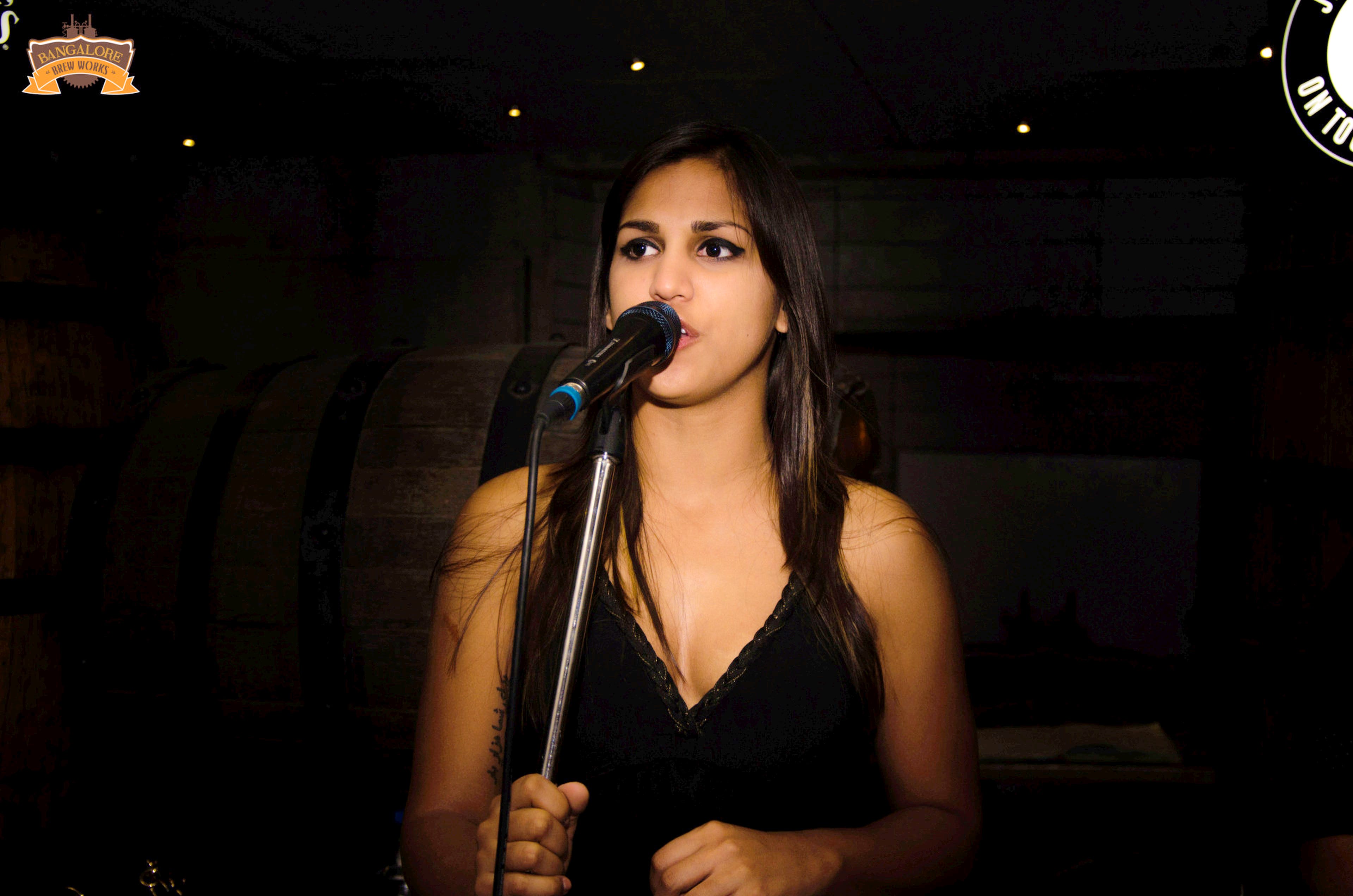 Singing,Entertainment,Performance,Singer,Microphone,Music,Performing arts,Music artist,Song,Event