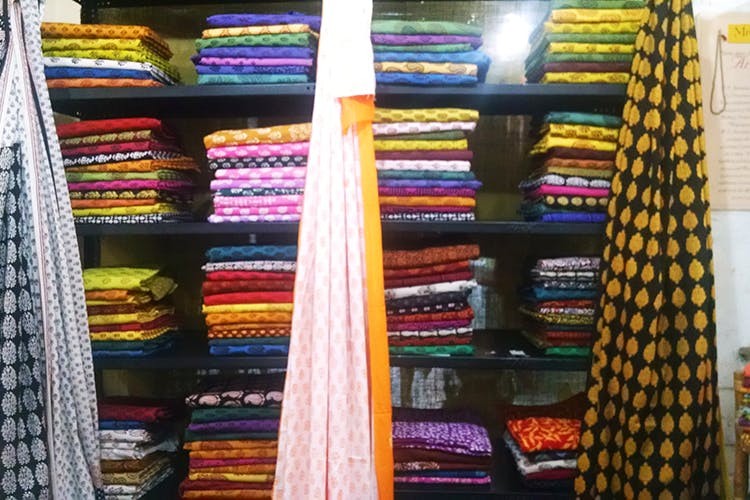 clearence sale light weight Lenin sarees and Baswada cottons& chapa sarees@suseela  fashion point - YouTube