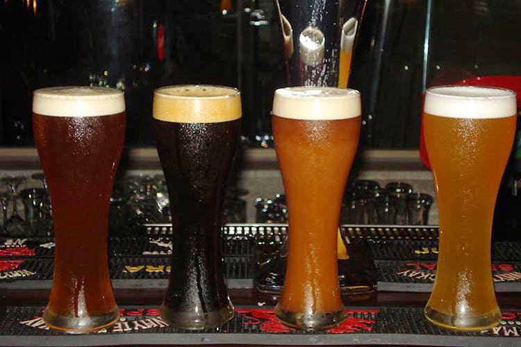 Beer glass,Beer,Drink,Alcoholic beverage,Pint glass,Wheat beer,Lager,Black velvet,Pint,Distilled beverage