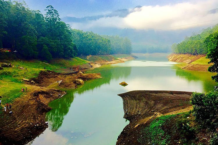 Water resources,Natural landscape,Body of water,Nature,Water,Reflection,River,Sky,Green,Lake