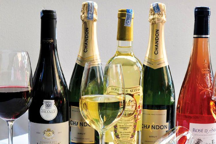 Alcoholic beverage,Bottle,Drink,Glass bottle,Alcohol,Champagne,Wine,Wine bottle,Product,Distilled beverage