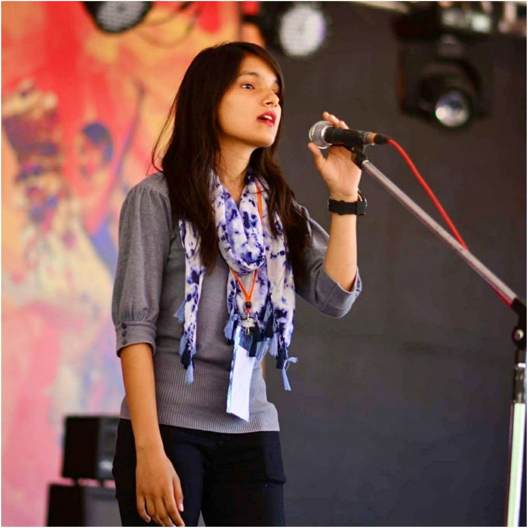 Music artist,Singer,Singing,Performance,Microphone,Talent show,Music,Performing arts,Song,Pop music