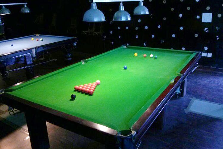 Billiard table,Indoor games and sports,Billiards,Pool,Snooker,Billiard ball,Billiard room,Games,Furniture,Straight pool