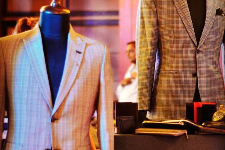 Suit,Clothing,Blazer,Formal wear,Outerwear,Jacket,Fashion,Gentleman,Tie,Design