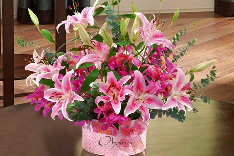 Flower,Plant,Pink,Bouquet,Floristry,Flower Arranging,Cut flowers,Flowering plant,Lily,Floral design