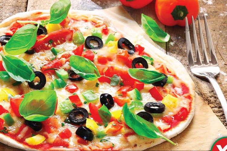 Dish,Pizza,Food,Cuisine,Ingredient,Pizza cheese,Flatbread,Italian food,California-style pizza,Produce