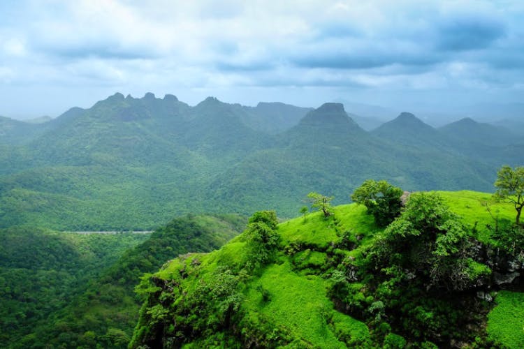 Mountainous landforms,Hill station,Highland,Vegetation,Mountain,Nature,Hill,Green,Natural landscape,Sky