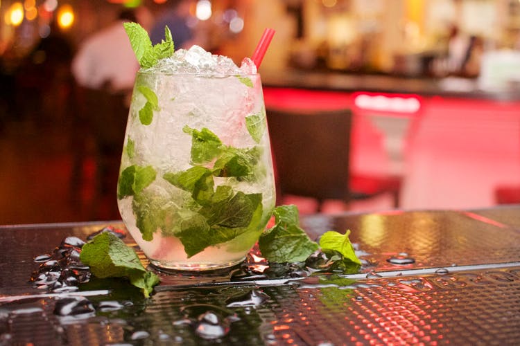 Mojito,Drink,Mint julep,Food,Caipirinha,Alcoholic beverage,Cocktail garnish,Non-alcoholic beverage,Cocktail,Gin and tonic