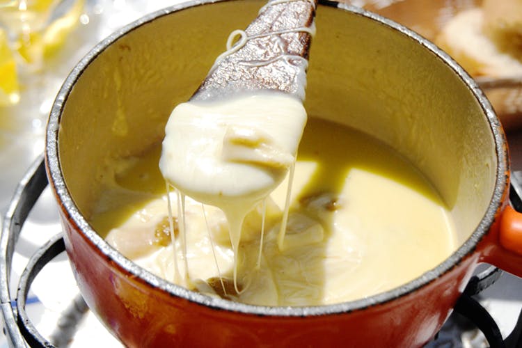 Dish,Food,Cuisine,Ingredient,Dairy,Cream,Crème anglaise,Béchamel sauce,Ghee,Custard