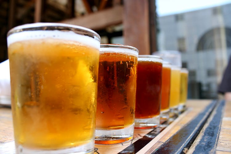 Drink,Beer glass,Beer,Alcoholic beverage,Lager,Distilled beverage,Bia hơi,Wheat beer,Drinkware,Pint glass