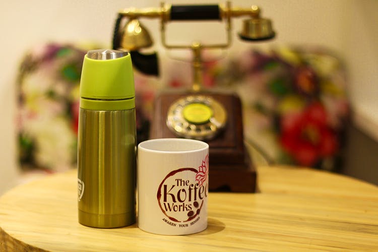 Vacuum flask,Bottle,Drink,Spray,Tin can