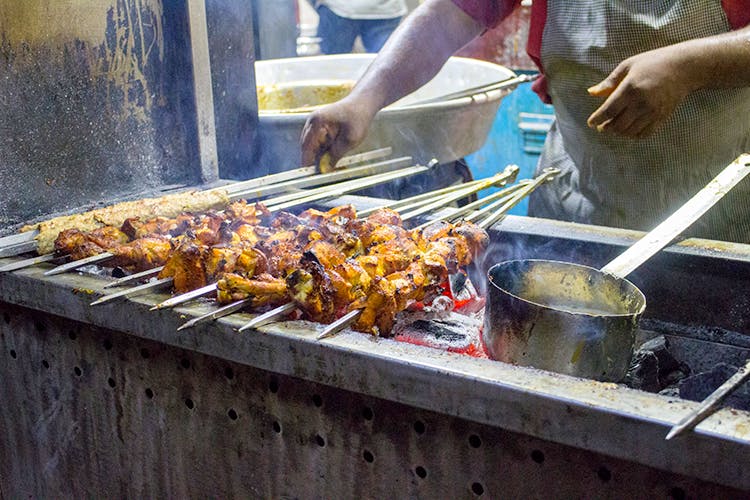Food,Barbecue,Dish,Sate kambing,Cuisine,Street food,Satay,Shashlik,Anticuchos,Suya