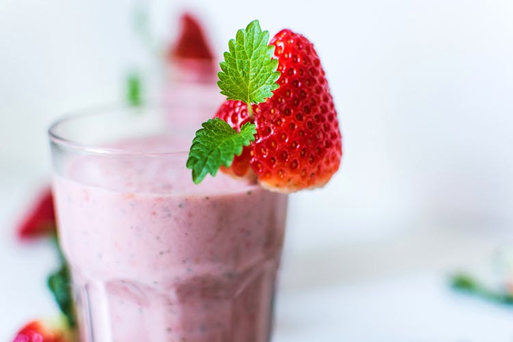 Food,Smoothie,Health shake,Drink,Strawberry,Milkshake,Strawberries,Non-alcoholic beverage,Batida,Berry