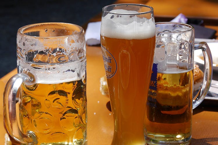 Beer glass,Beer,Drink,Alcoholic beverage,Lager,Distilled beverage,Pint glass,Bia hơi,Wheat beer,Pint