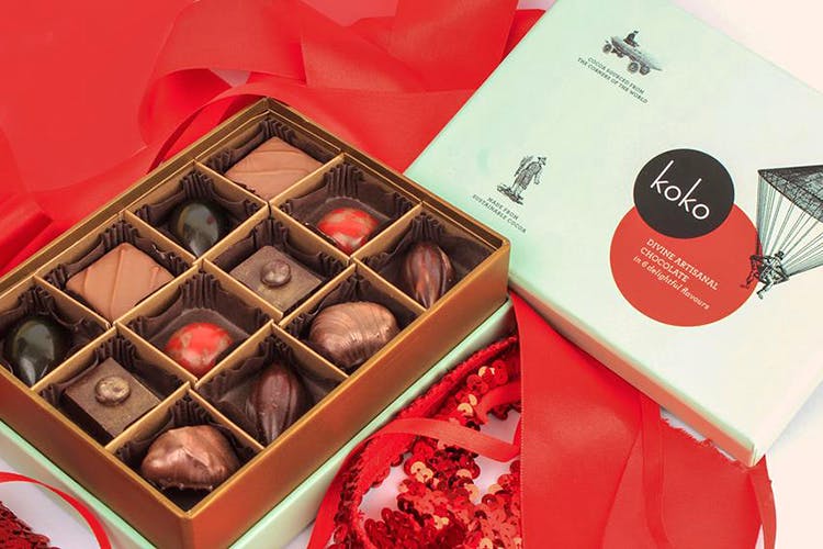 Giri choco,Chocolate truffle,Honmei choco,Chocolate,Bonbon,Praline,Food,Valentine's day,Confectionery,Cuisine