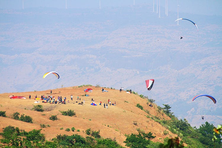 Paragliding,Air sports,Parachute,Parachuting,Sky,Extreme sport,Windsports,Hill,Landscape,Kite sports