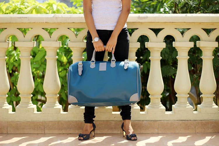 Green,Handbag,Bag,Street fashion,Shoulder,Fashion,Fashion accessory,Footwear,Tote bag,Luggage and bags