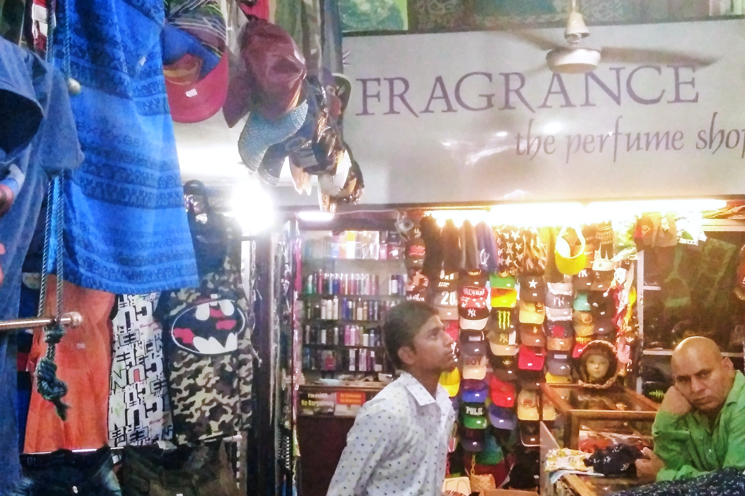 Bazaar,Selling,Market,Public space,Marketplace,Shopping,Retail,Human settlement,City,Event