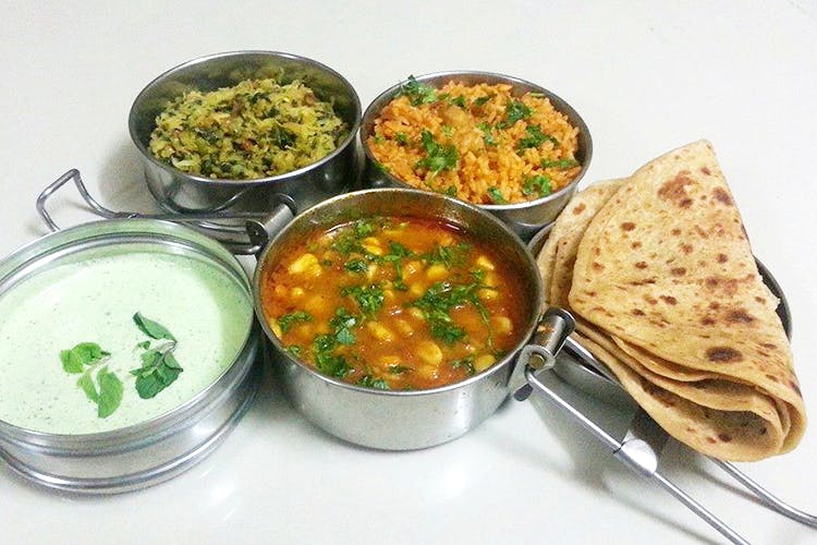 Dish,Food,Cuisine,Ingredient,Naan,Punjabi cuisine,Chapati,Curry,Dal,Roti