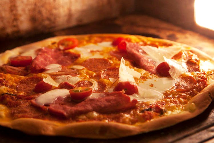 Dish,Food,Cuisine,Pizza,California-style pizza,Ingredient,Pizza cheese,Meat,Pepperoni,Italian food