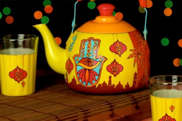 Lid,Teapot,Yellow,Kettle,Tableware,Cup,Still life