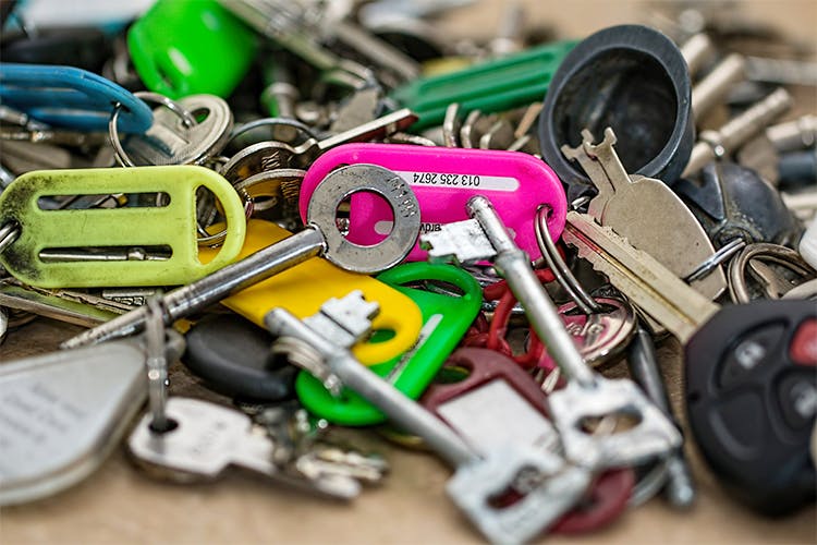 Lock,Key,Padlock,Keychain,Fashion accessory,Carabiner,Hardware accessory,Everyday carry,Metal