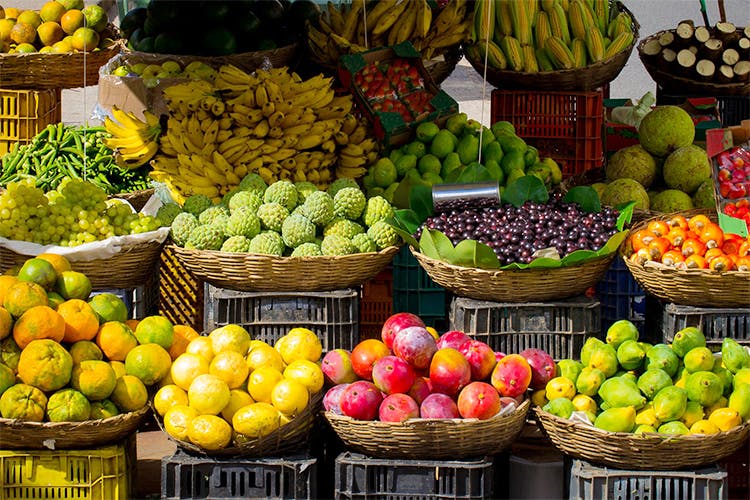 Natural foods,Local food,Whole food,Marketplace,Selling,Market,Fruit,Food,Public space,Grocery store