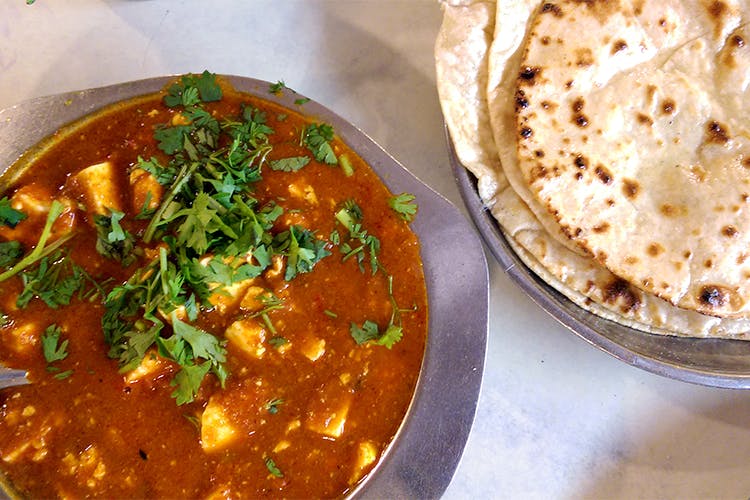 Dish,Food,Cuisine,Naan,Curry,Ingredient,Punjabi cuisine,Chapati,Dopiaza,Gravy