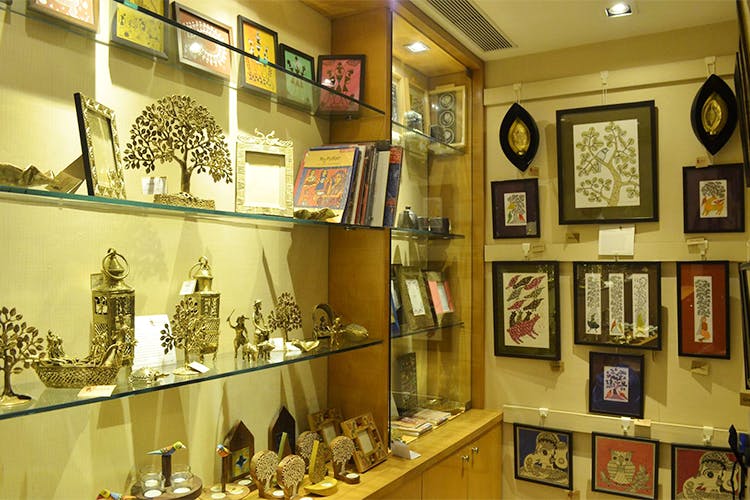 Collection,Building,Interior design,Display case,Tourist attraction,Museum